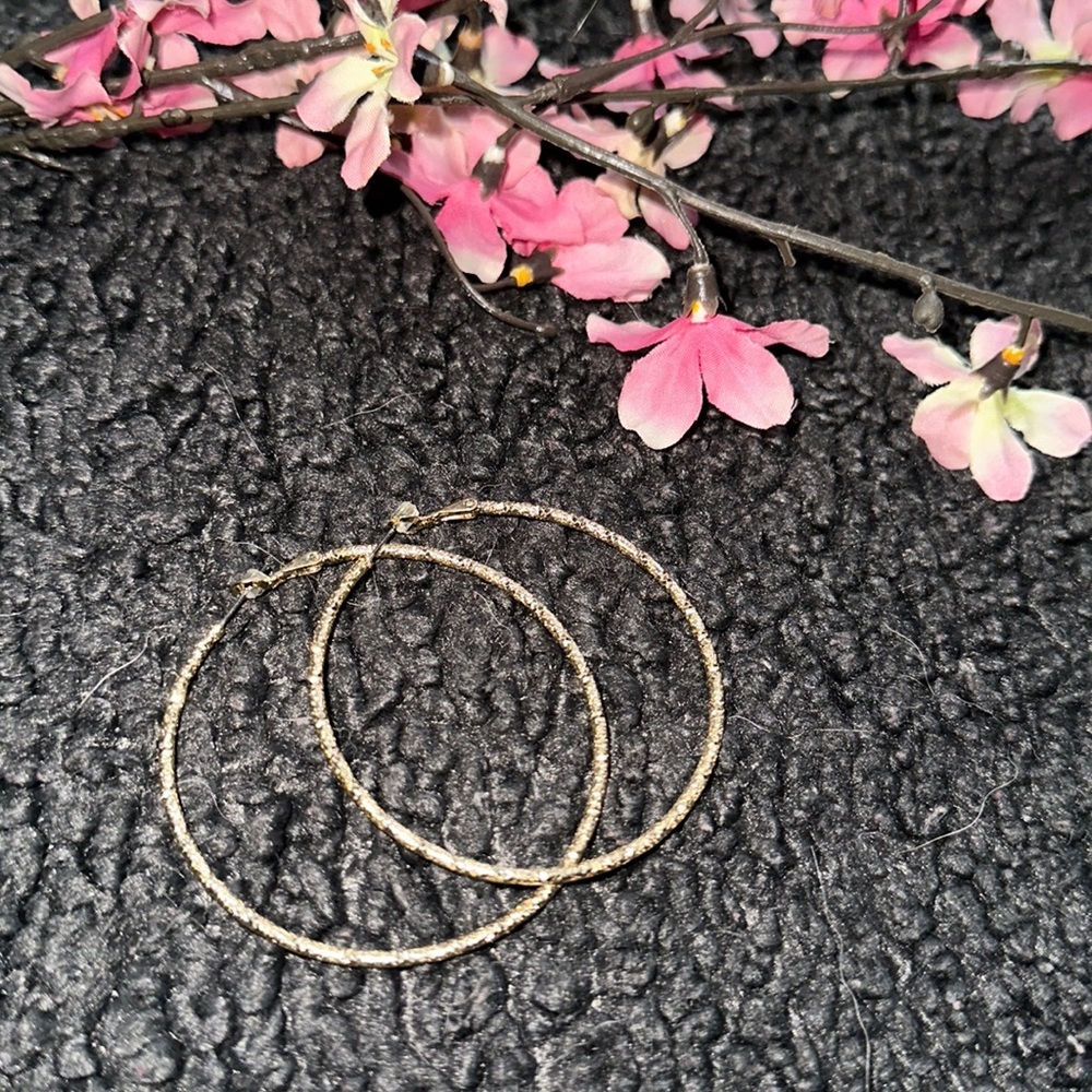 Gold hoop earrings !